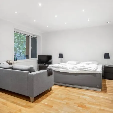 Spacious, Modern Apartment, Central Location, 3br شقة *